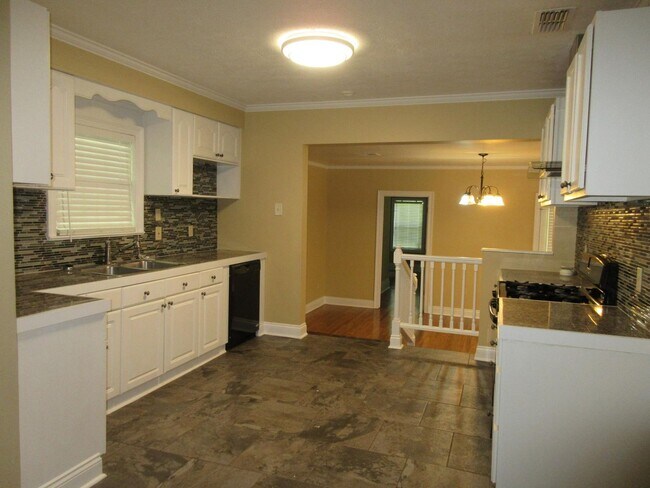 Foto del edificio - Home For Rent in Sulphur Near Hospital