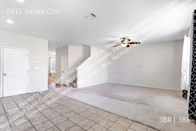 Foto del edificio - 8811 Silver City