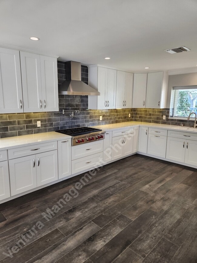 Building Photo - 5515 Lake Lindero Dr