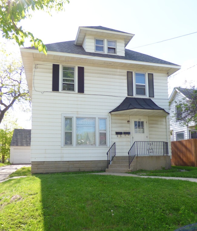 Front - 27 6th Ave SE