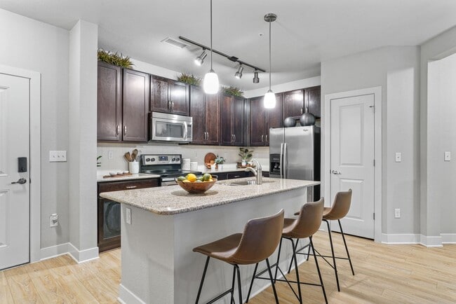 Building Photo - Regency RidgeGate