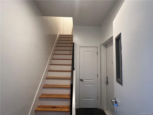 Building Photo - 441 S 8th Ave