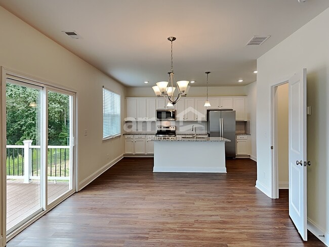 Building Photo - 3950 Chivalry Dr