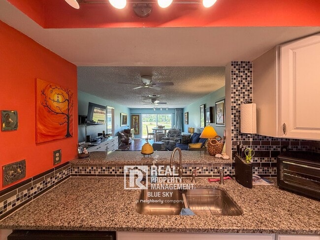 Foto del edificio - 9639 Greenskeeper Dr