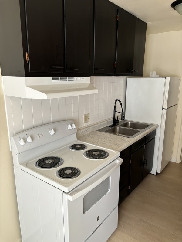 Building Photo - 2008 W Woodriver Dr