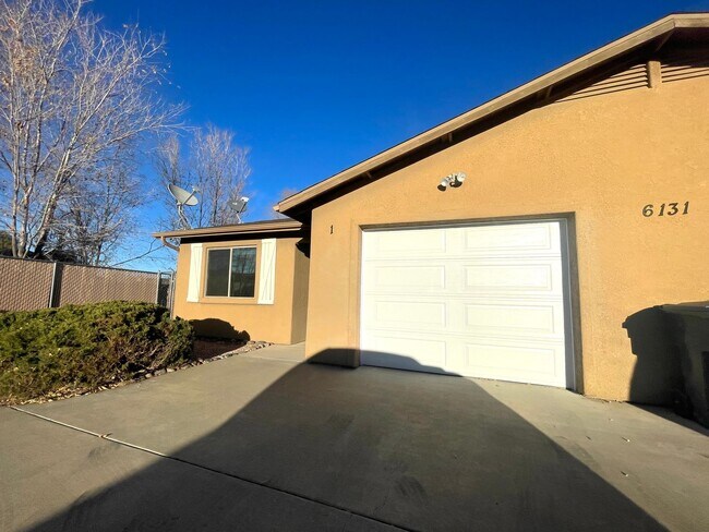 Foto del edificio - 6131 N Buckboard Dr