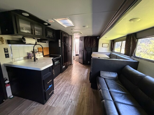 Foto del edificio - 48 Enos Dr