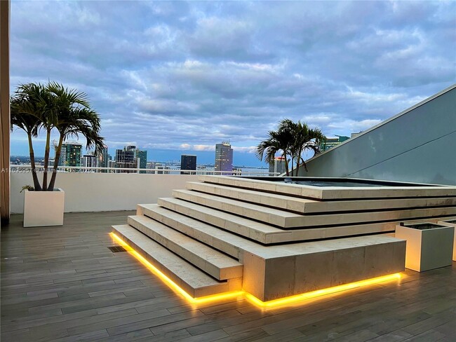 Foto del edificio - 88 SW 7th St