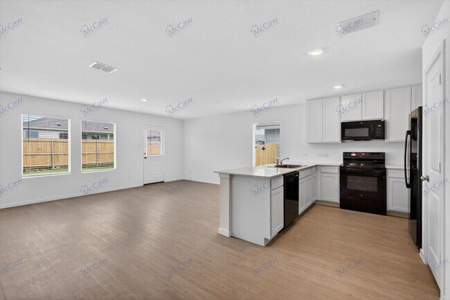 Building Photo - 639 Montclair Ave
