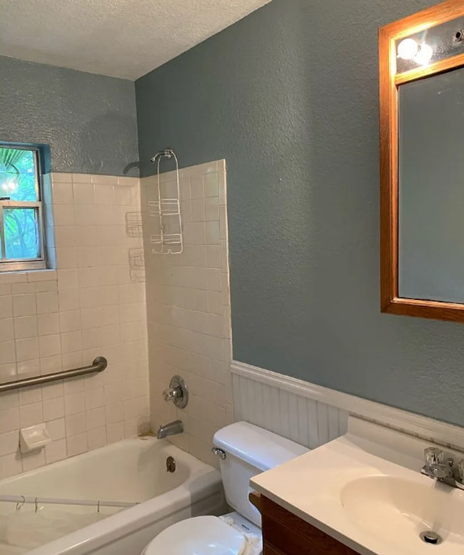 Building Photo - 3-Bed, 1.5 Bath House in NW Gainesville