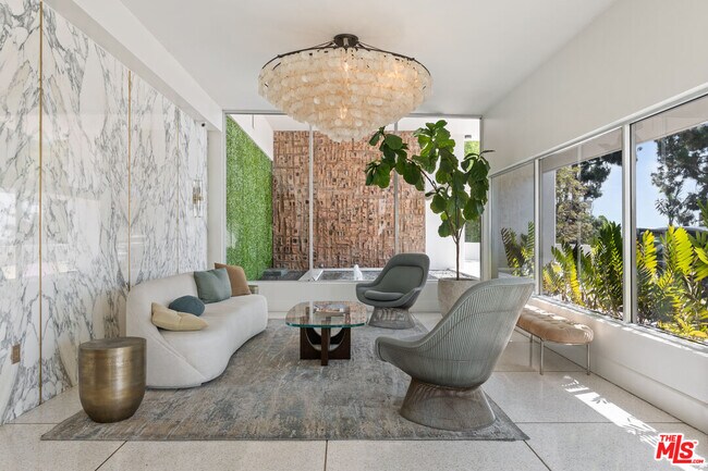 Foto del edificio - 8787 Shoreham Dr