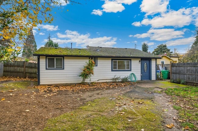 Building Photo - 6830 SE 50th Ave