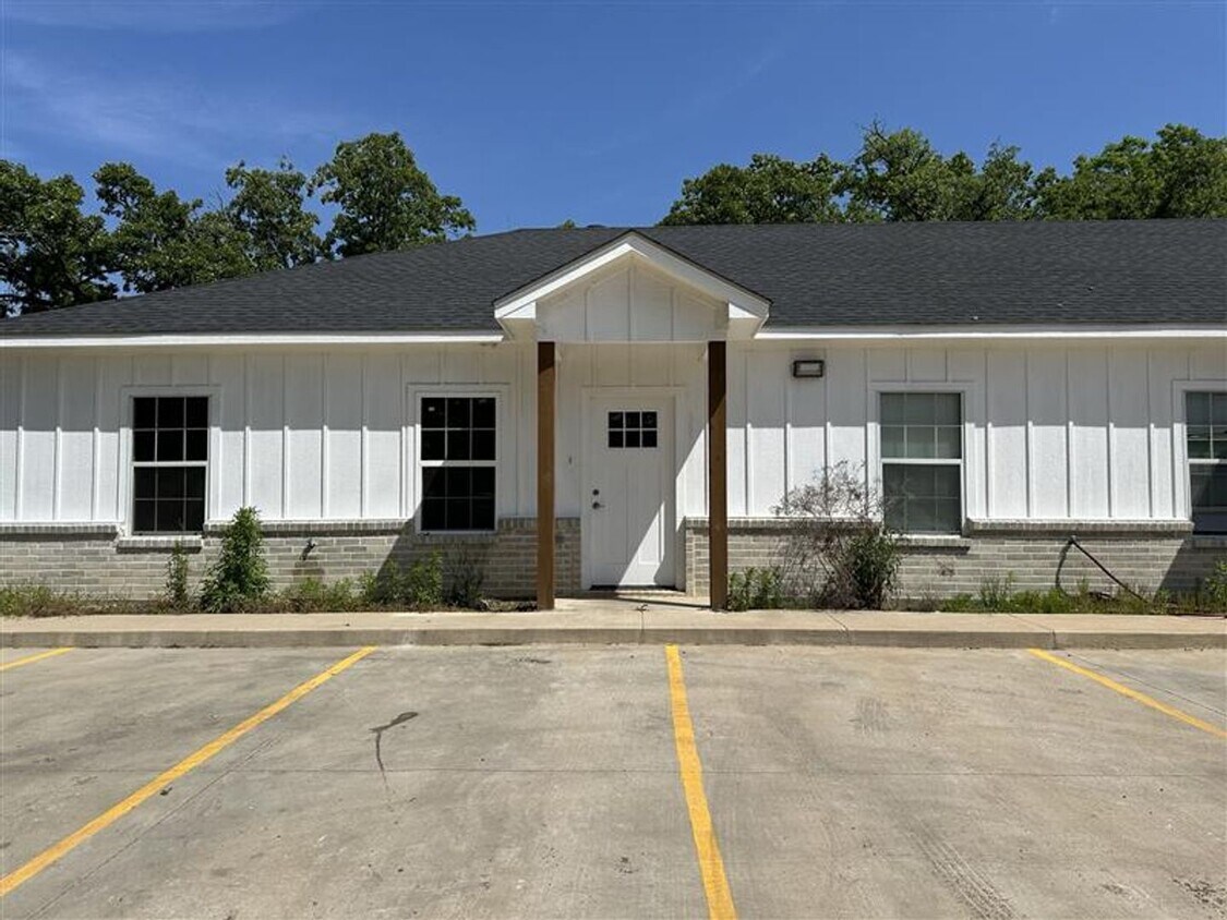 Primary Photo - 11682 State Hwy 64