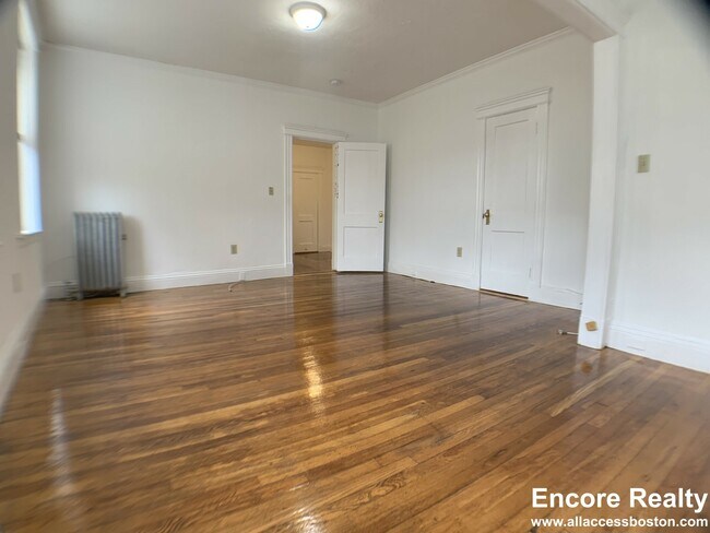 Building Photo - 195 Park Dr