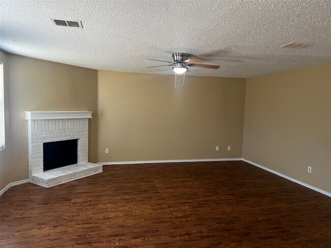 Building Photo - 1724 Creek Bend Ln