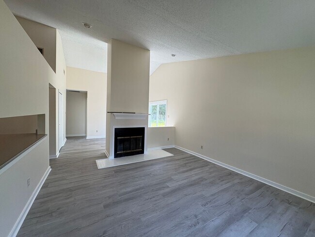 Foto del edificio - 3706 Dovefield Ct