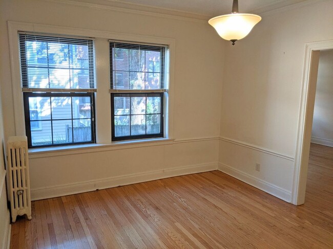 Building Photo - 1135 Maple Ave