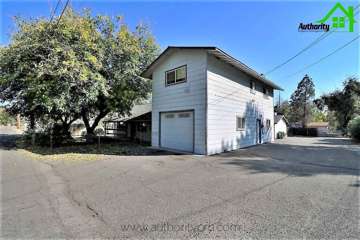 Primary Photo - 5365 Rosswood St