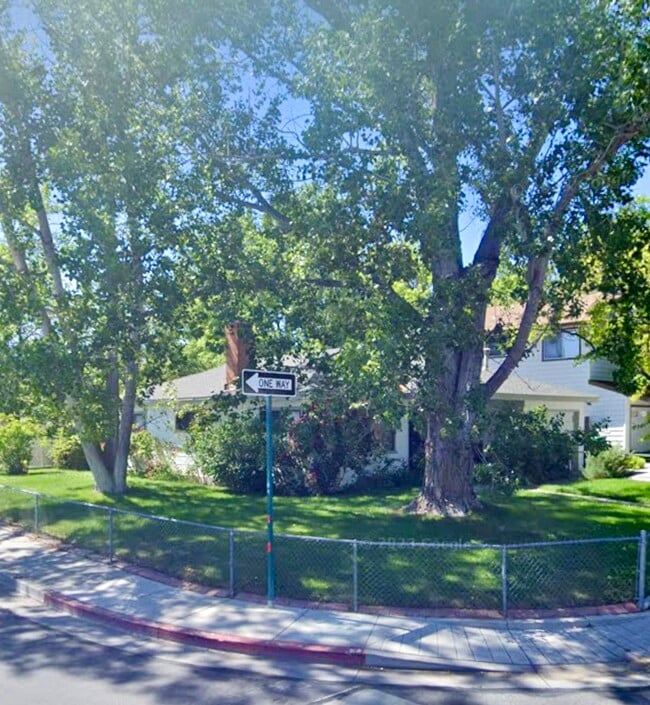 Building Photo - 1395 Kirman Ave