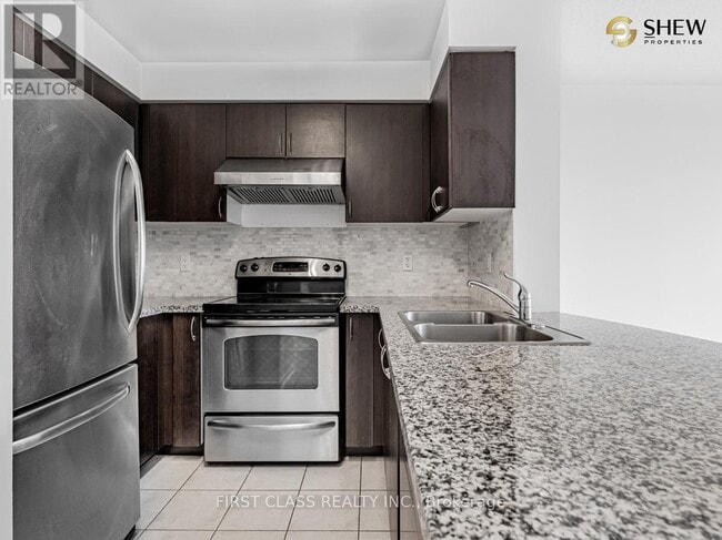 Building Photo - 4900 Glen Erin Dr