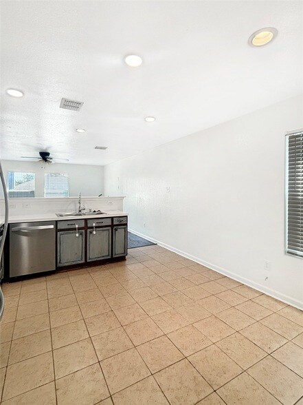 Foto del edificio - 1217 Caroline Dr