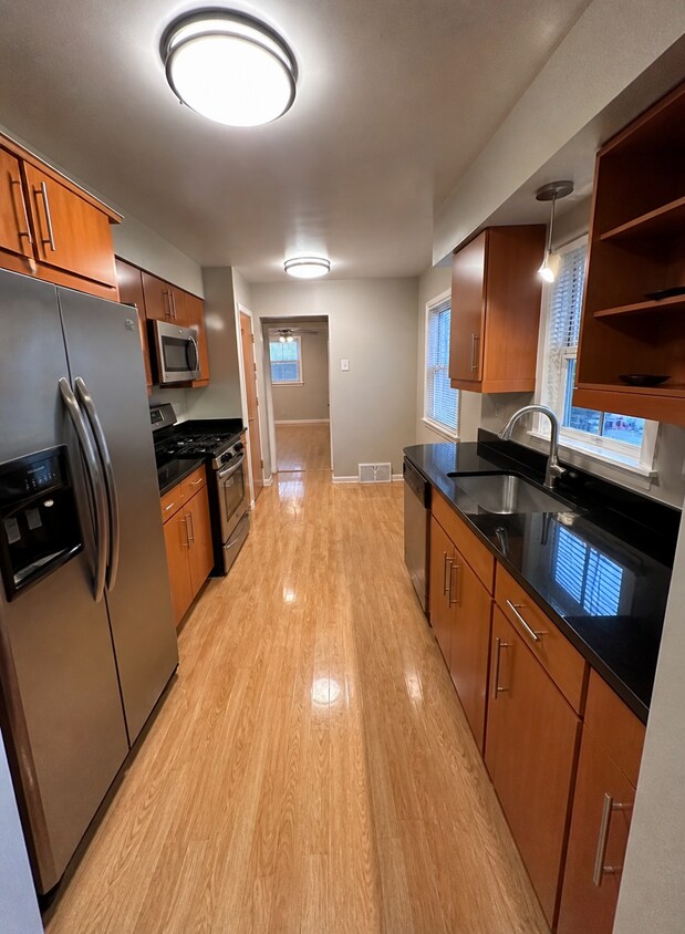 Foto del edificio - 4728 N Kewanee Ave