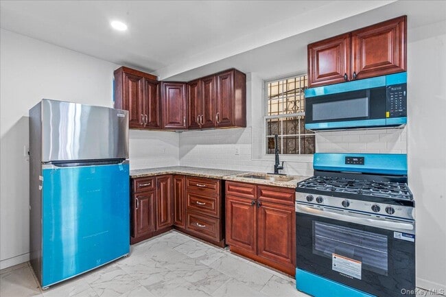 Foto del edificio - 953A E 217th St