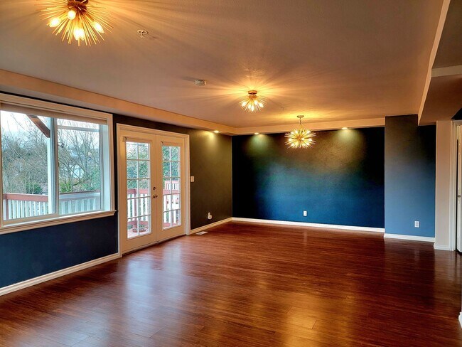 Foto del edificio - Spacious, bright, 4 bed in Bremerton