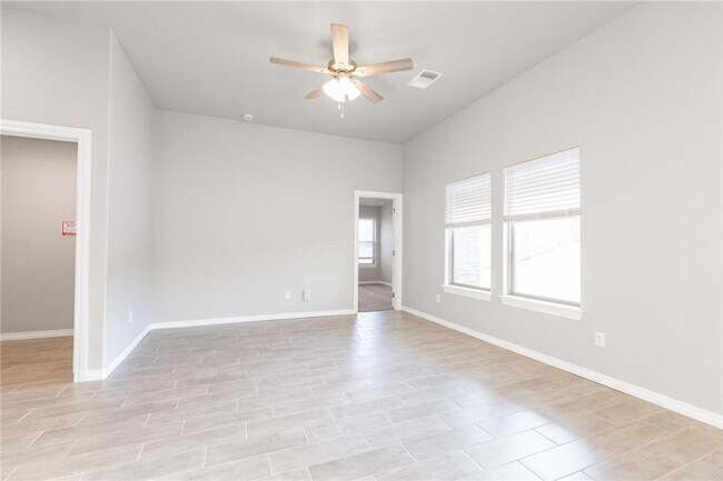 Building Photo - Brand new! Very Nice 3 bedroom 2 bath home in Choctaw schools