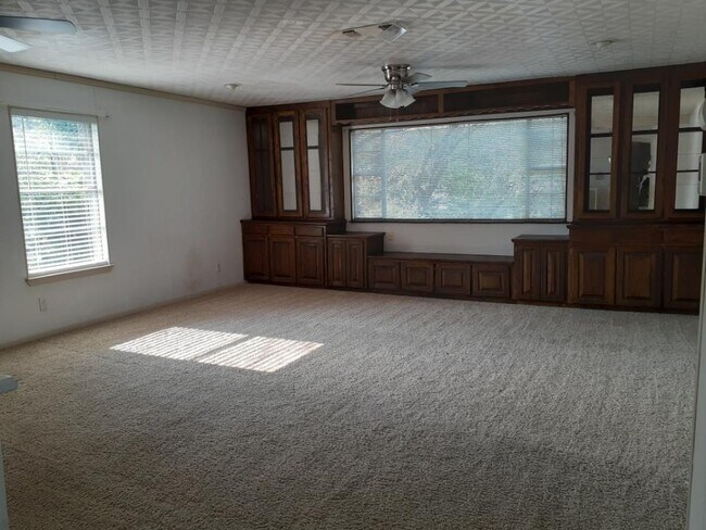 Foto del edificio - 2360 Johnson Rd