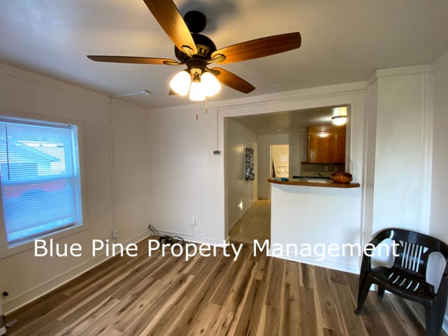 Building Photo - 150 W 2nd S