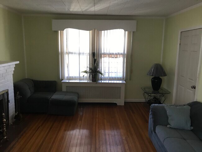 Foto del edificio - 8315 Liberty Rd