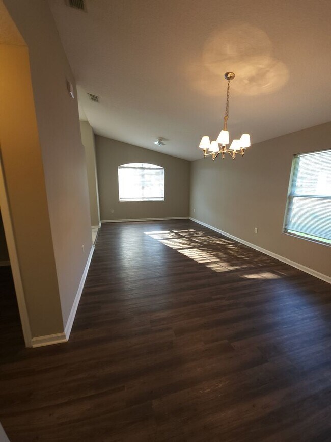 Building Photo - $1895 - 4/2/2 - Available NOW - Palm Coast