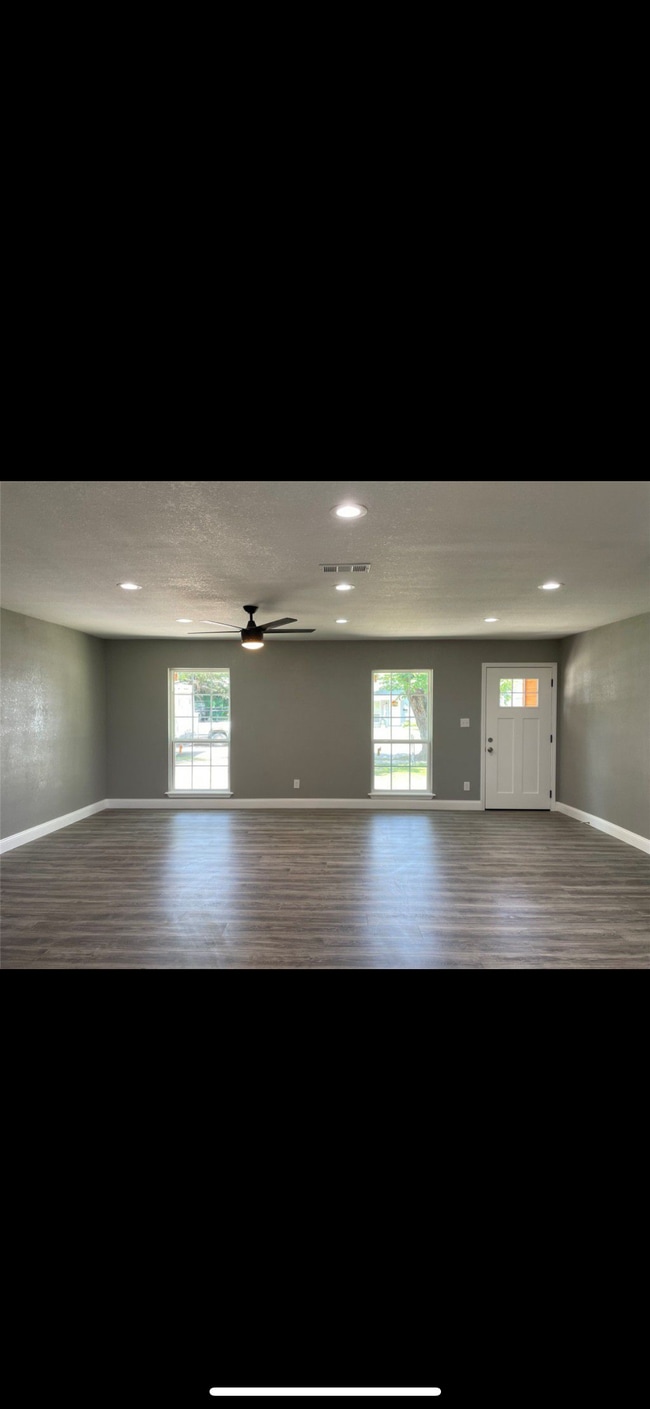 Building Photo - 225 E Coral Way