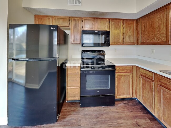 Building Photo - 9984 Waterside Dr