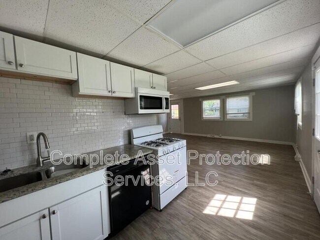 Building Photo - 380 Fairmount Rd