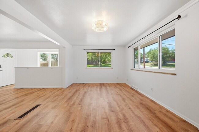 Building Photo - $2,795.95- 4 Bed, 2 Bath Home in Arvada with In-Unit Laundry and Fenced Yard!
