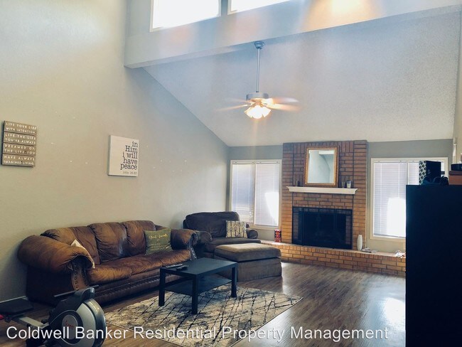 Building Photo - 104 N Troy