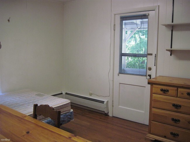 Building Photo - 1 br, 1 bath Apartment - 110 STEWART AVE # 2