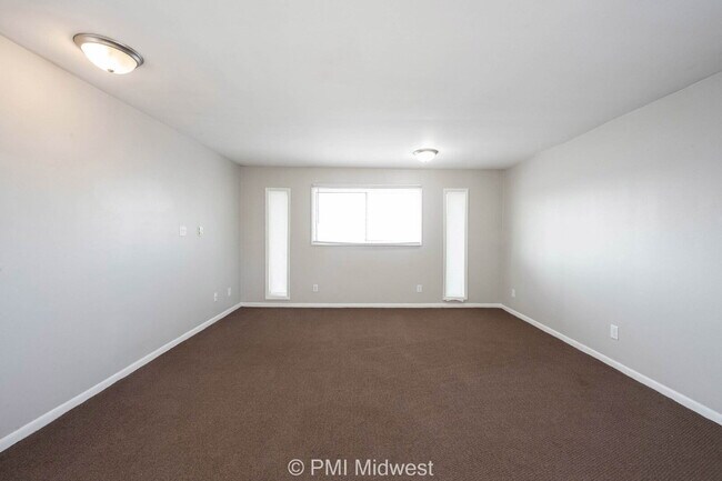 Building Photo - "Cozy 400 Sq Ft Studio in Avon - Ideal for Minimalist Living!"