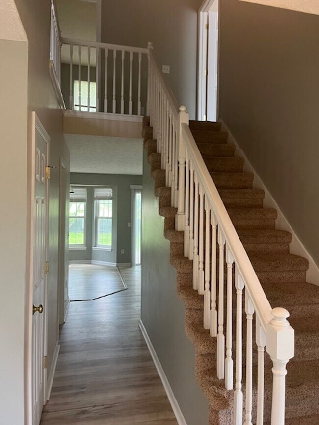 Building Photo - Spacious 4 Bed, 2.5 Bath Home in Woodgate