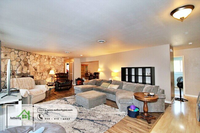 Foto del edificio - 4548 Pensacola St