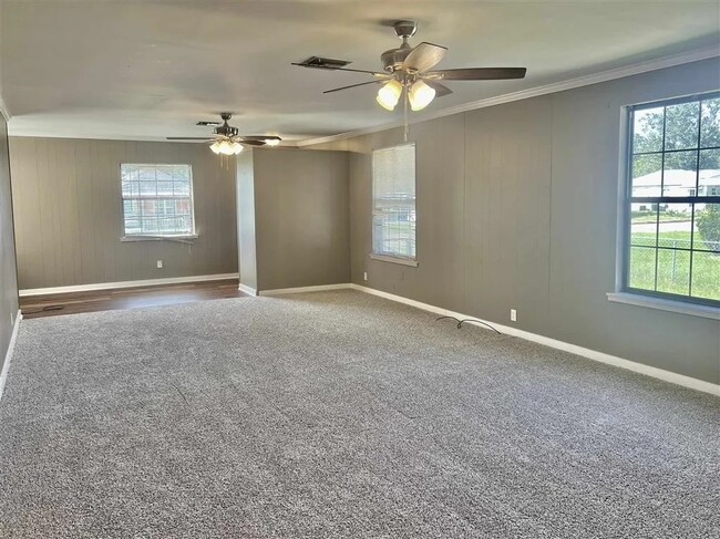 Building Photo - 108 W 15th St