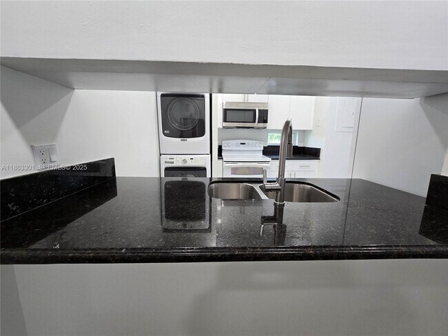 Foto del edificio - 8886 SW 3rd St