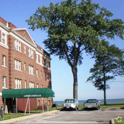 Building Photo - The Overlook