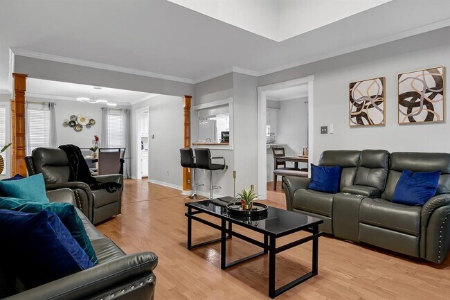 Foto del edificio - 6803 Lynngate Dr