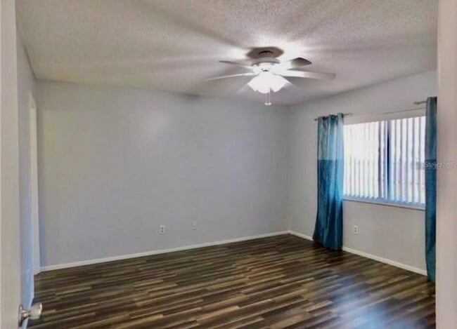Building Photo - 107 Shady Oak Dr
