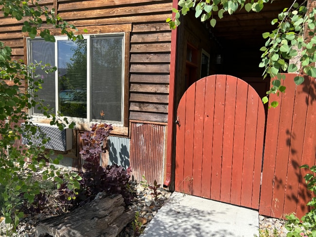 Building Photo - 6232-6233 Three Needles Ln