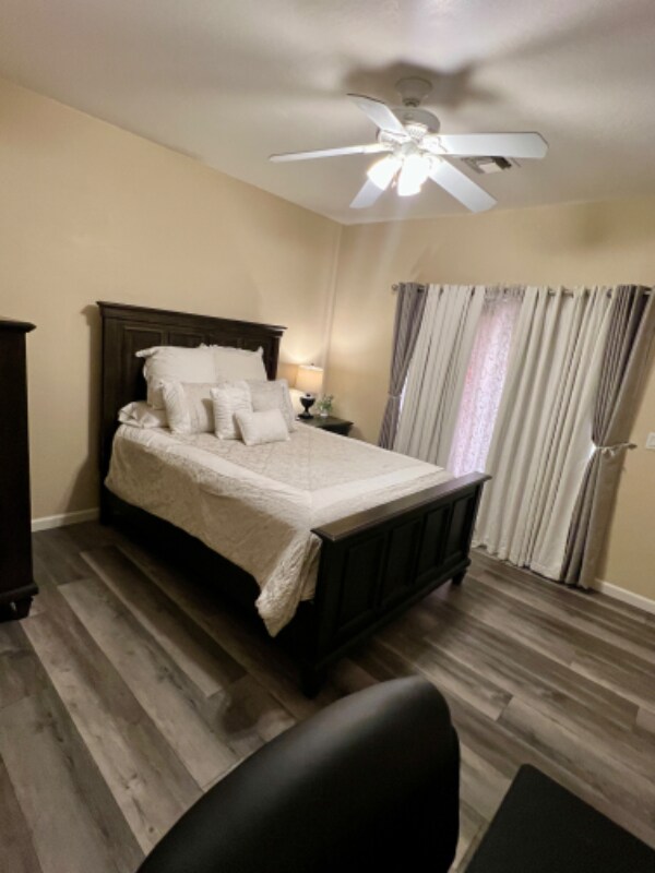 Foto del edificio - 3731 E Mitchell Dr