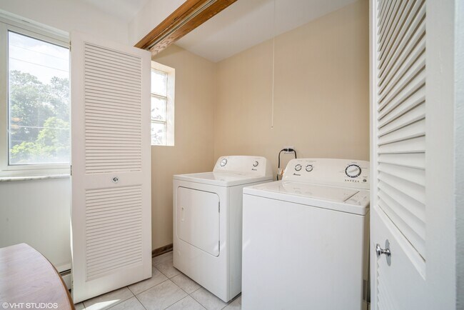 Foto del edificio - 5309 W Devon Ave